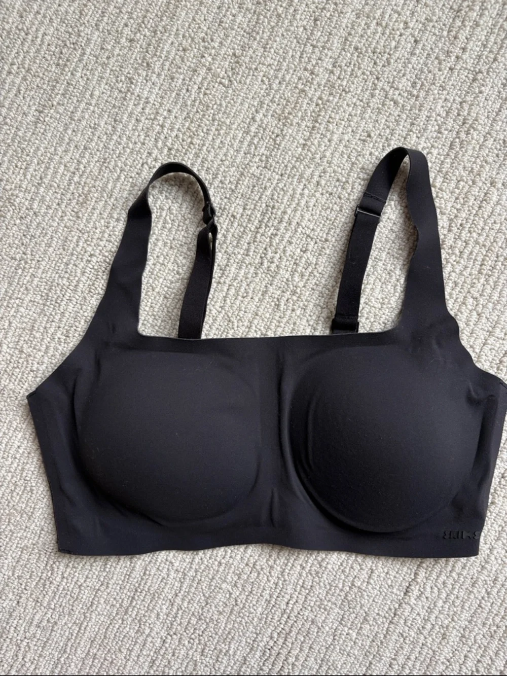 Skims Scoop Bralette - Picture 4 of 7